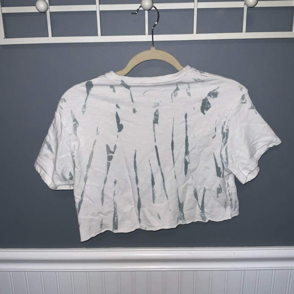Cropped Tee - Picture 3 of 4
